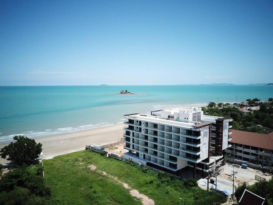 Beachfront Executive Studio Mae Phim Rayong Extérieur photo